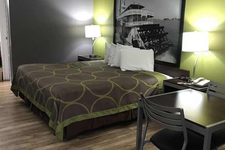 Room 43 of 68