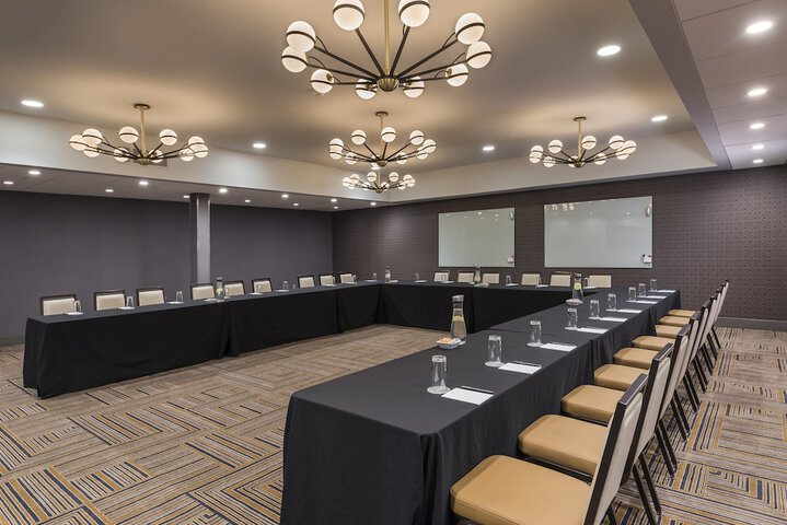 Crowne Plaza Providence-Warwick Airport by IHG