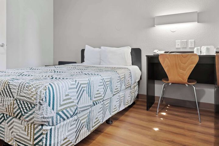 Room 33 of 38