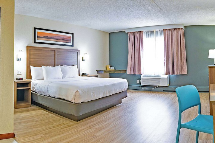 Room 33 of 60