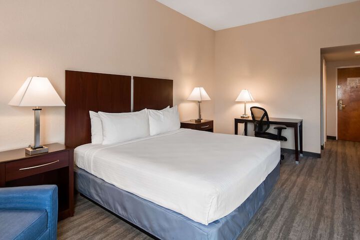 Room 8 of 27