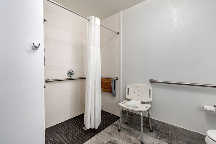Room 10 of 43