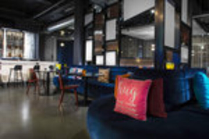 Lounge 374 of 462