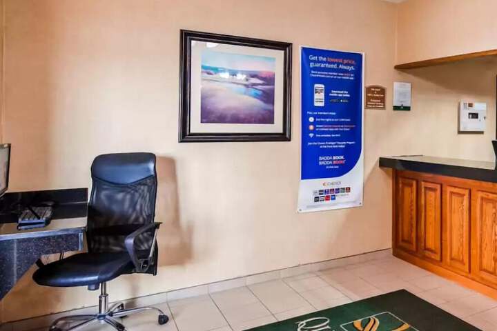 Business Center 17 of 17
