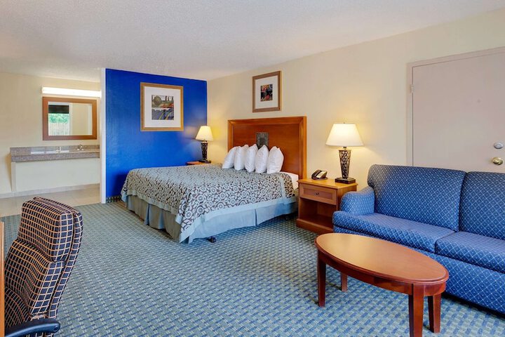 Room 17 of 25