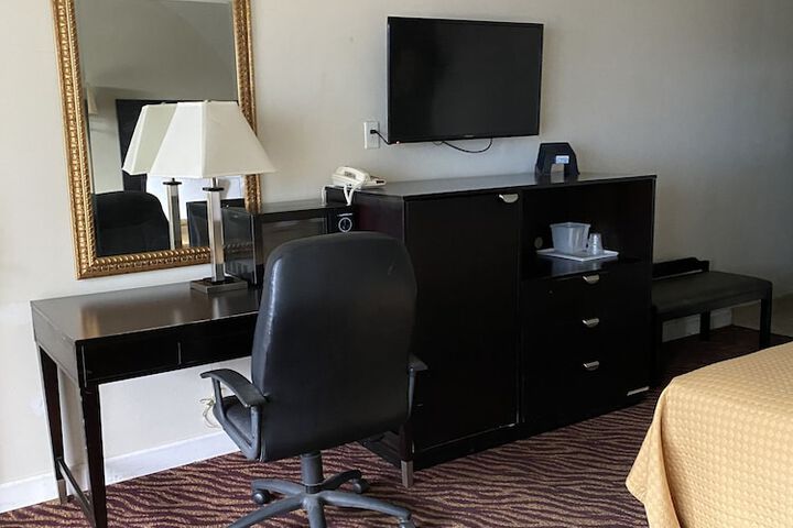 Room 17 of 37