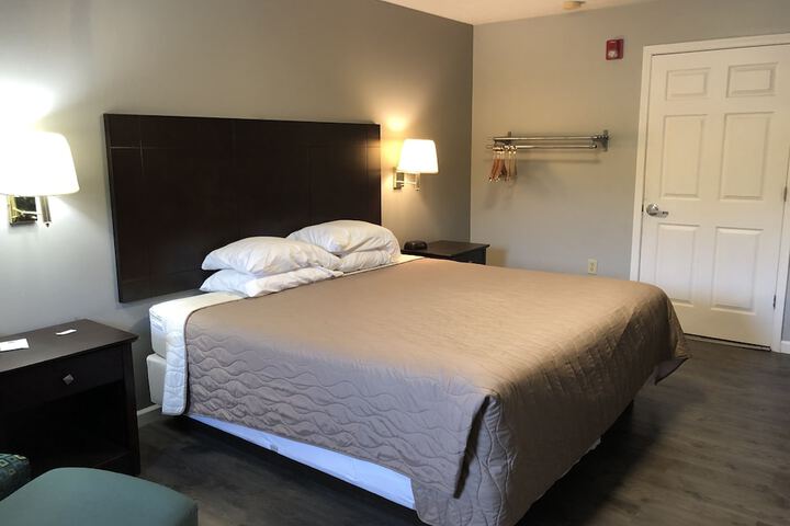 Room 4 of 40