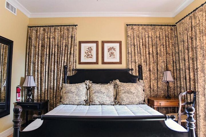 Room 27 of 98
