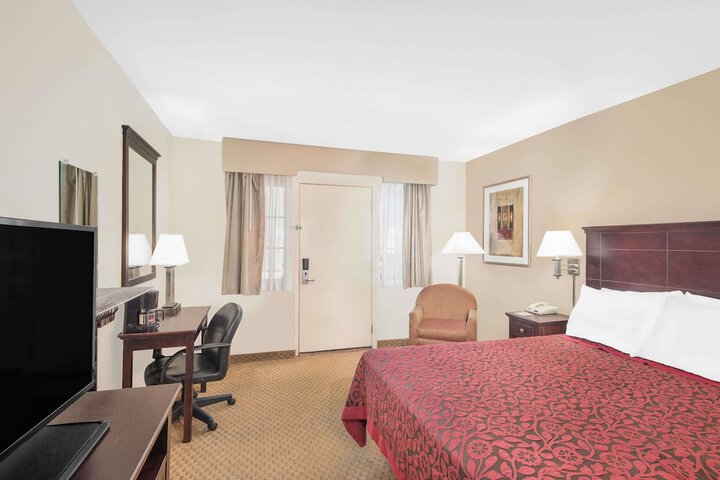 Room 6 of 15