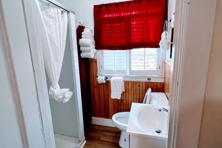 Room 73 of 177