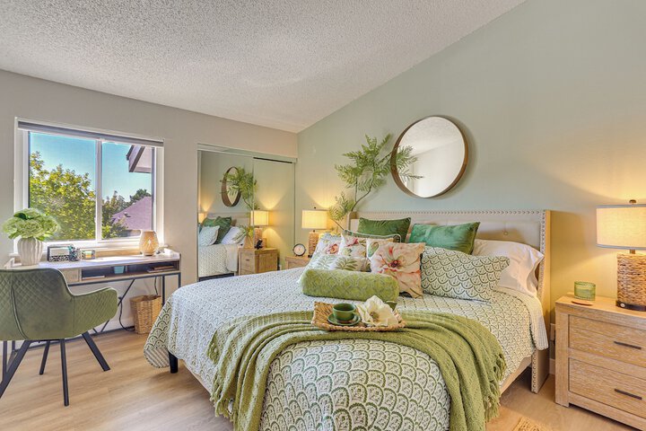 1 Mi to Dtwn: Condo w / Pool Access in Castle Rock
