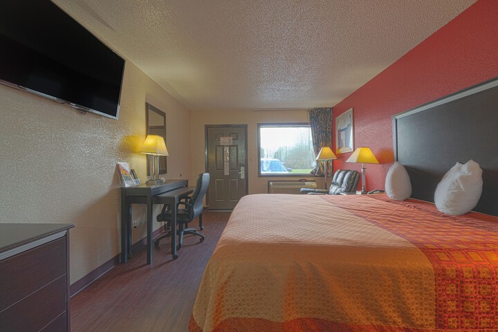 Regency Inn & Suites by OYO Bay City TX