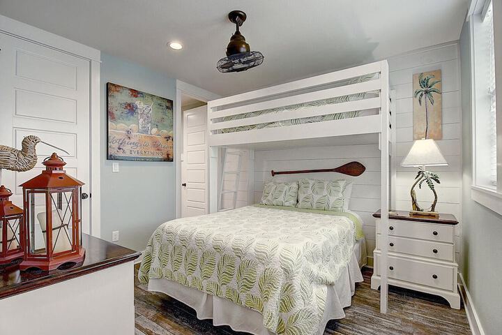 Room 12 of 25