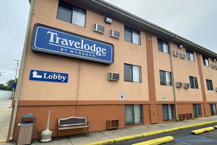 Travelodge by Wyndham La Porte / Michigan City Area