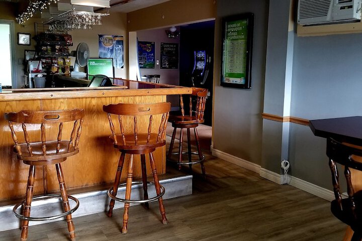 Lounge 21 of 22