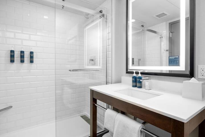 Four Points by Sheraton Kelowna Airport