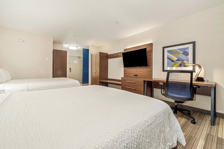 Room 41 of 348
