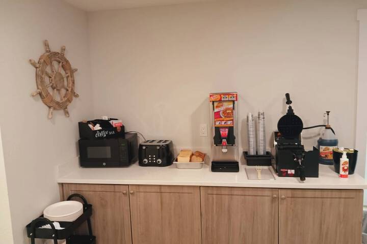 Breakfast/Coffee Service 98 of 124