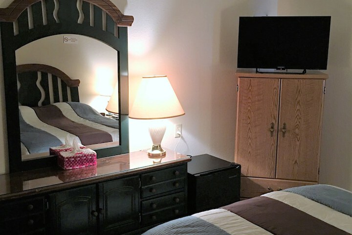 Hunters Lodge Motel