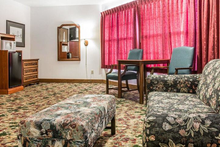 Clarion Hotel Mackinaw City Beachfront