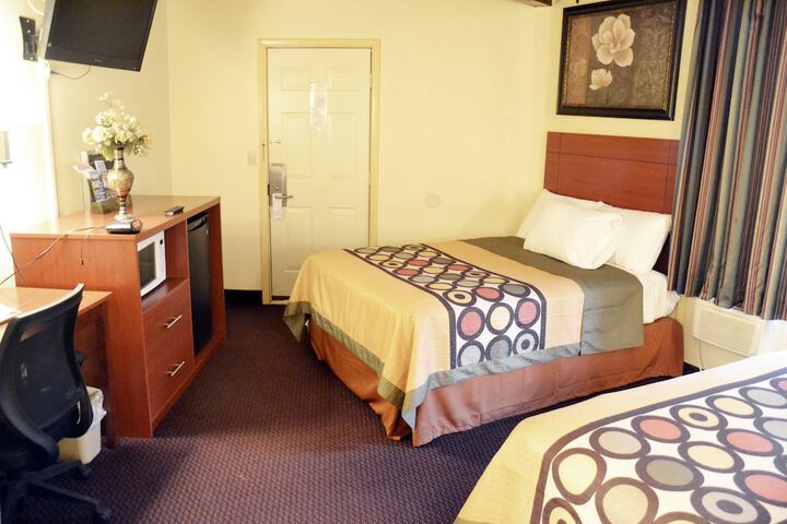 Room 8 of 18