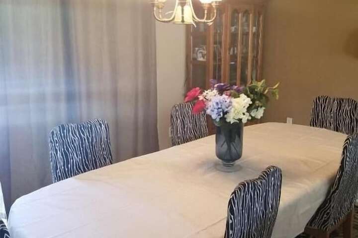 Dining 48 of 58