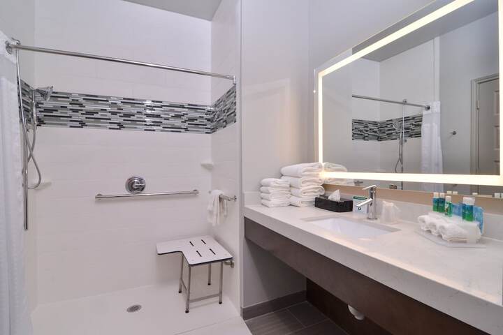 Holiday Inn Express & Suites Houston E - Pasadena by IHG