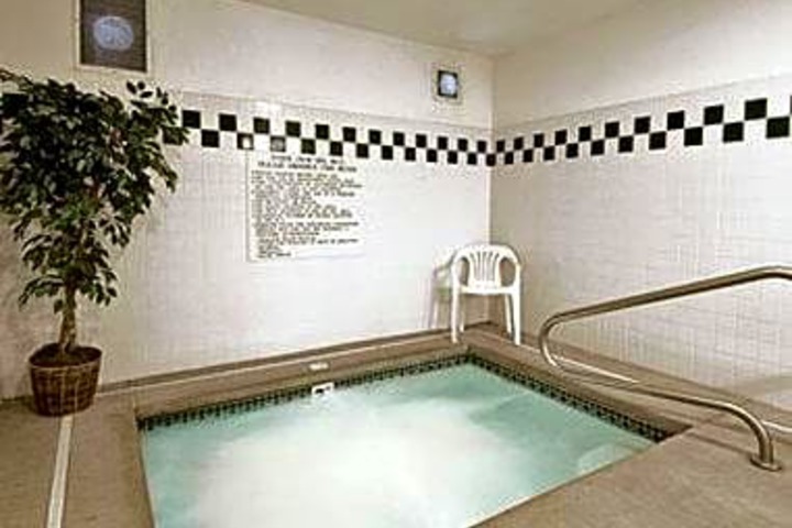Super 8 by Wyndham Gresham / Portland Area OR