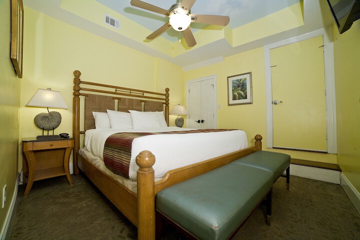 Room 25 of 32