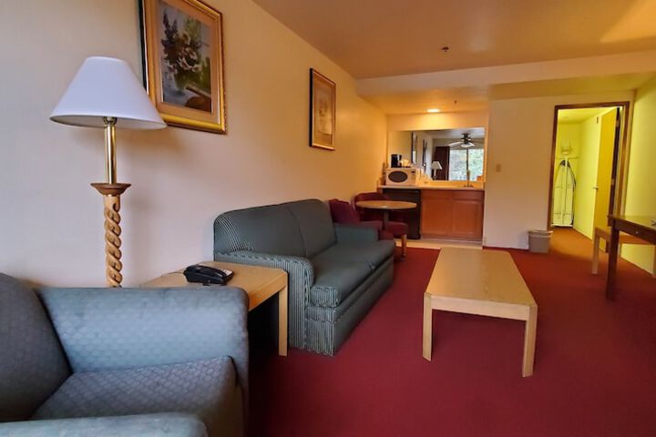 Olympic Inn & Suites