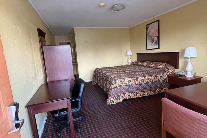 Room 12 of 32
