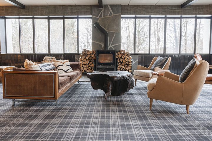 Hunter Lodge a Bluebird by Lark