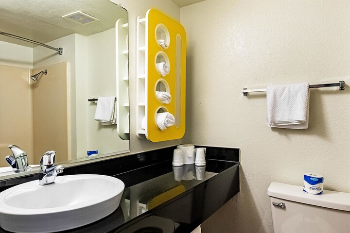 Motel 6 Palatine IL - Chicago Northwest
