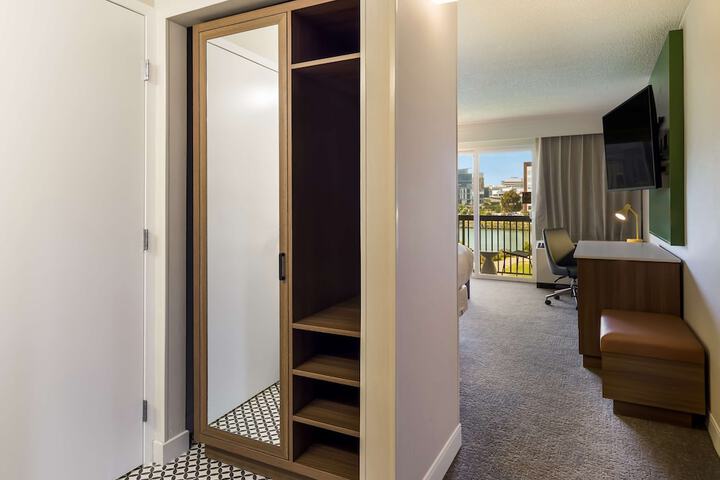 Room 25 of 81