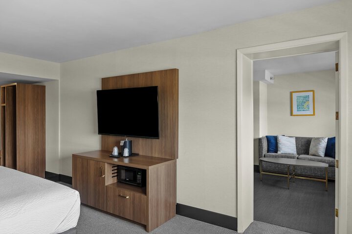 Holiday Inn Niagara Falls State Park Entry by IHG