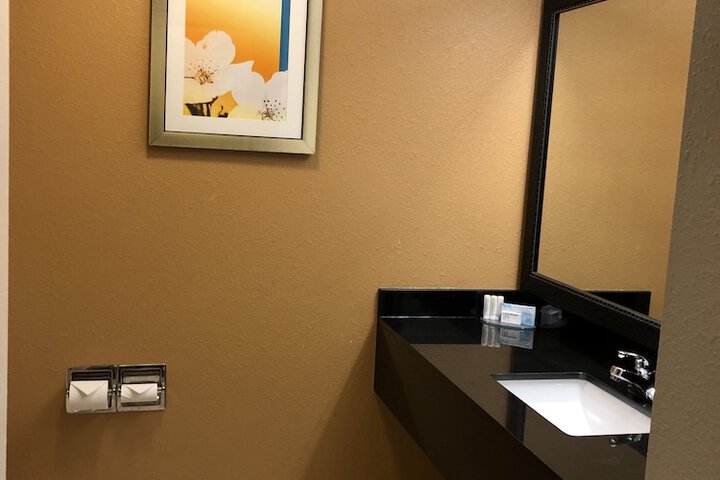 Room 10 of 25