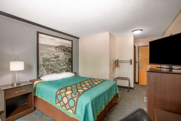 Room 10 of 26