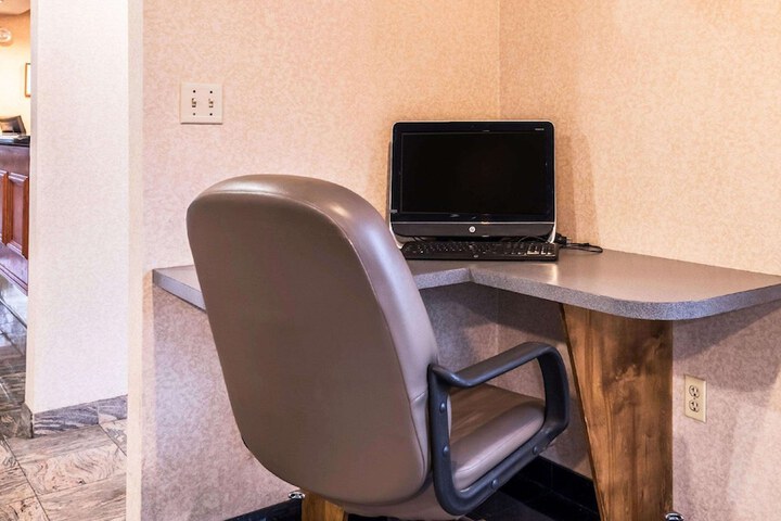 Business Center 31 of 34