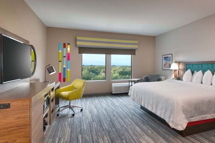 Room 32 of 48