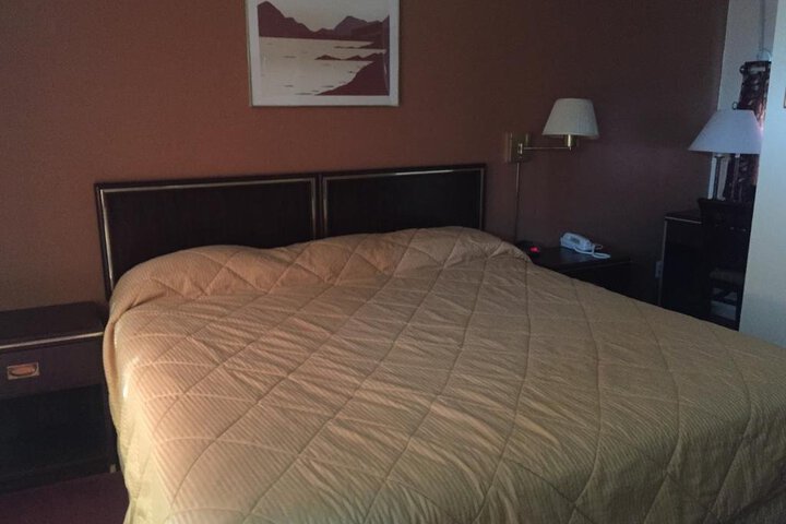 PASSPORT INN UTICA