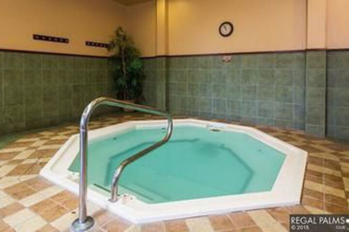 MARVELOUS 4 Bedroom Holiday home by Follow the sun vacation Rentals