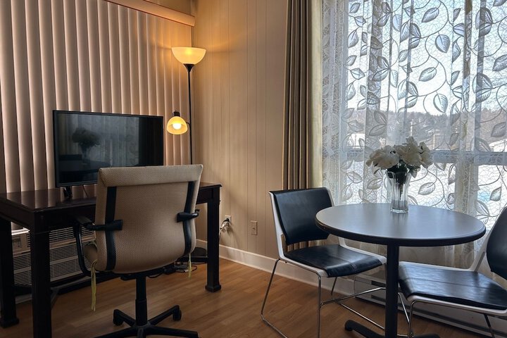Room 5 of 16