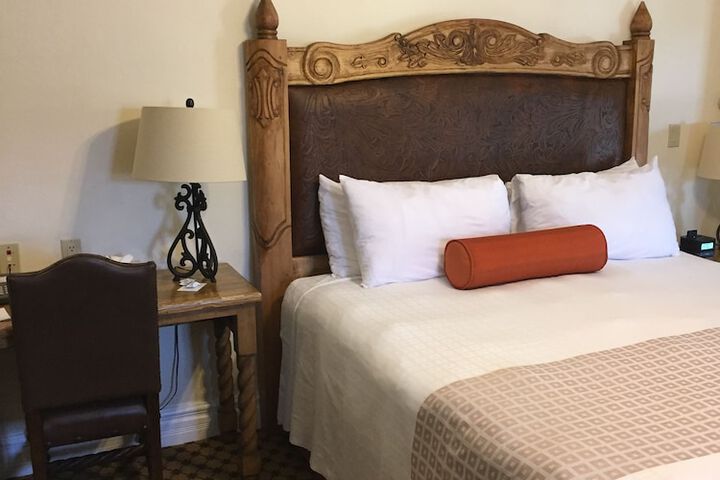 Room 85 of 221