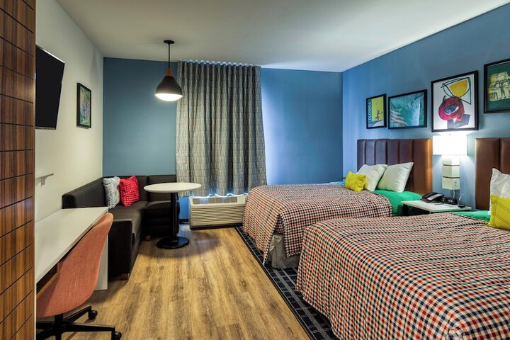 Room 12 of 18