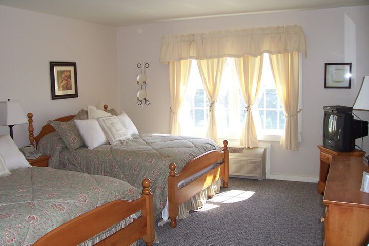 Camelot Restaurant & Inn
