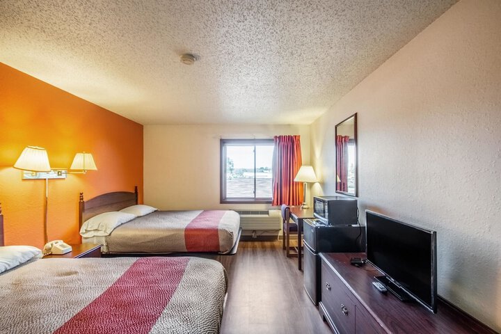 Motel 6 Saukville WI