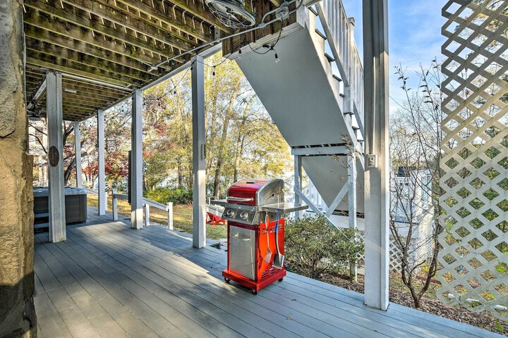 Lake Hartwell Home w / Private Dock & Hot Tub!