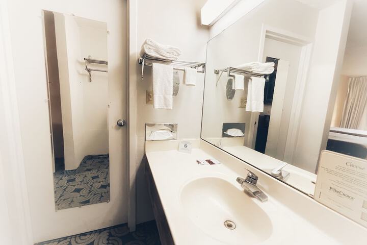 Room 14 of 33