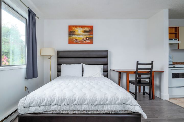 Room 6 of 13