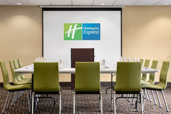 Holiday Inn Express & Suites Oxford by IHG